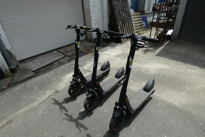 3x OKAI ES400A Profi E-Scooter